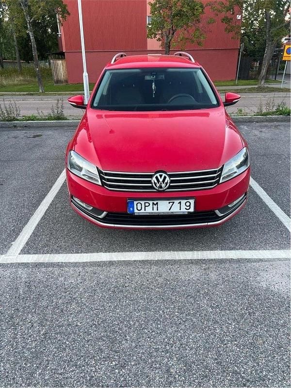 Röd Begagnad 2012 VW Passat Kombi | 60 000 kr (Bra pris) - Bild 1/4