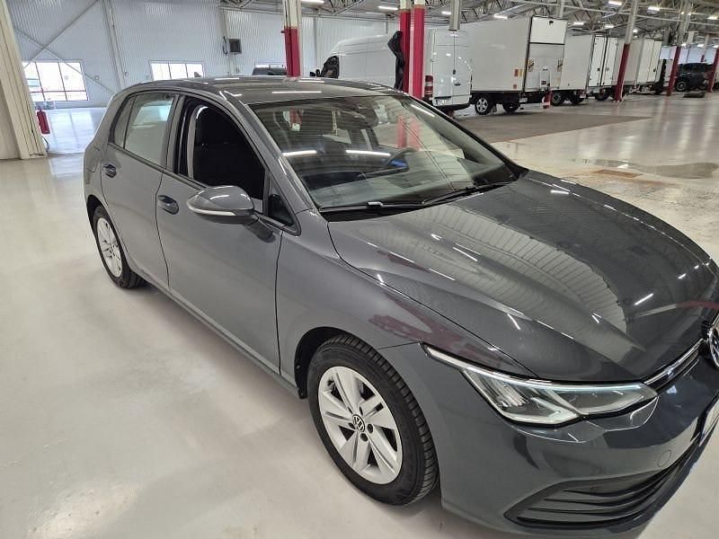 Begagnad VW Golf VIII 116 HK (85 kW) 2022 Grå Halvkombi