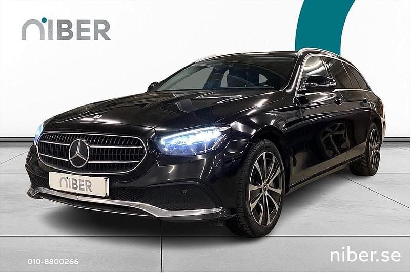 Svart Begagnad 2023 Mercedes E300 | 224 900 kr - Bild 1/4