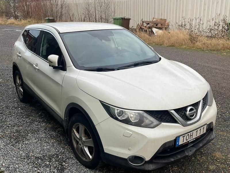 Vit Begagnad 2017 Nissan Qashqai SUV | 108 000 kr (Bra pris) - Bild 1/4
