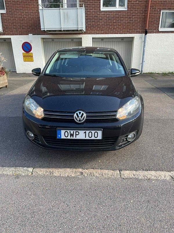 Svart Begagnad 2011 VW Golf VI Halvkombi | 56 000 kr (Marknadspris) - Bild 1/4