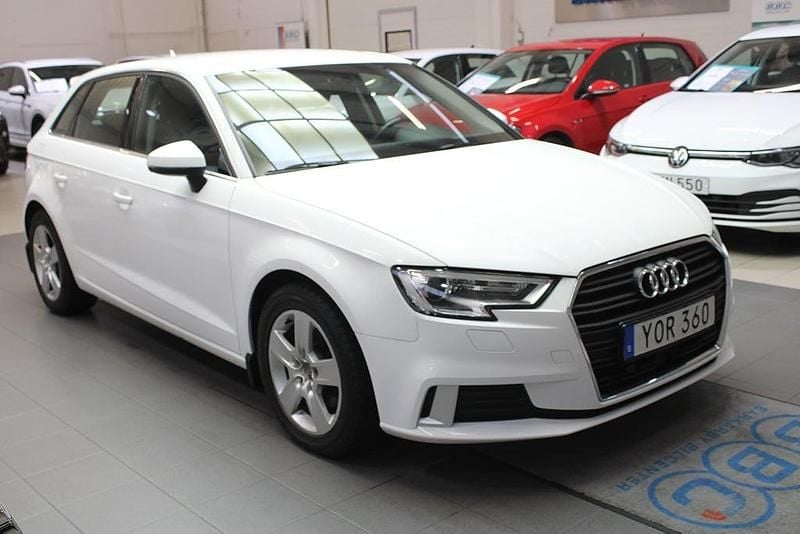 Begagnad Audi A3 Sport 116 HK (85 kW) 2018 Vit Halvkombi
