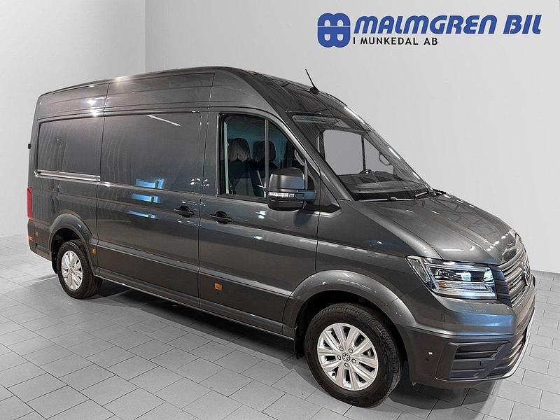 Grå (gråmetallic) Begagnad 2024 VW Crafter Van | 673 750 kr (Lite dyr) - Bild 1/4