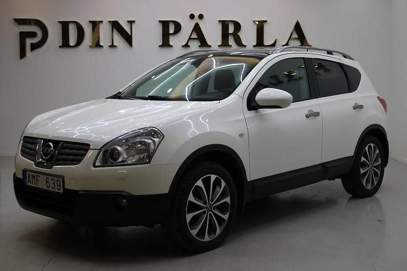 Vit Begagnad 2010 Nissan Qashqai SUV | 59 900 kr (Marknadspris) - Bild 1/4