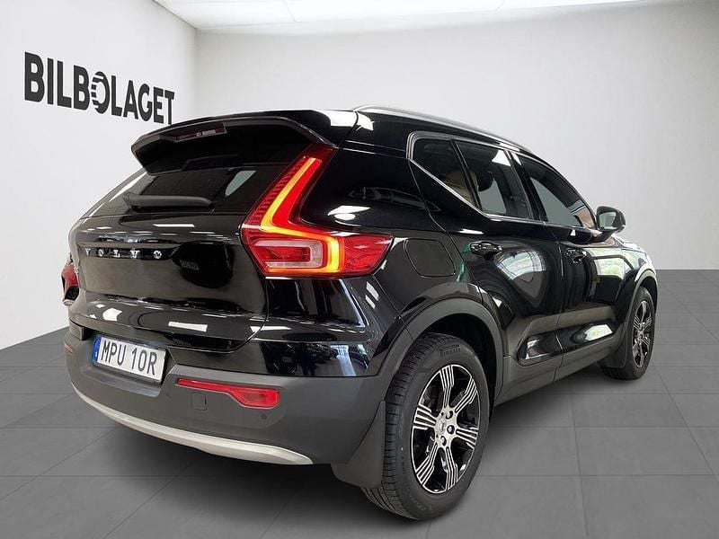 Begagnad Volvo XC40 Inscription 192 HK (141 kW) 2022 Svart SUV