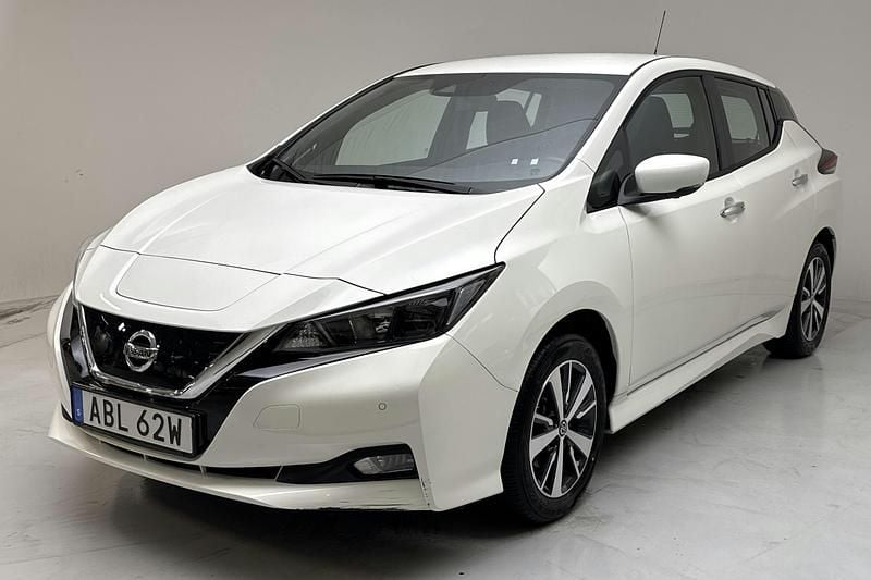 Vit Begagnad 2022 Nissan Leaf 360º Halvkombi | 179 000 kr (Bra pris) - Bild 1/4