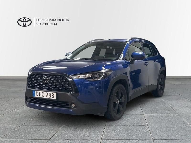 Blå Begagnad 2024 Toyota Corolla Cross Active SUV | 344 900 kr (Bra pris) - Bild 1/3