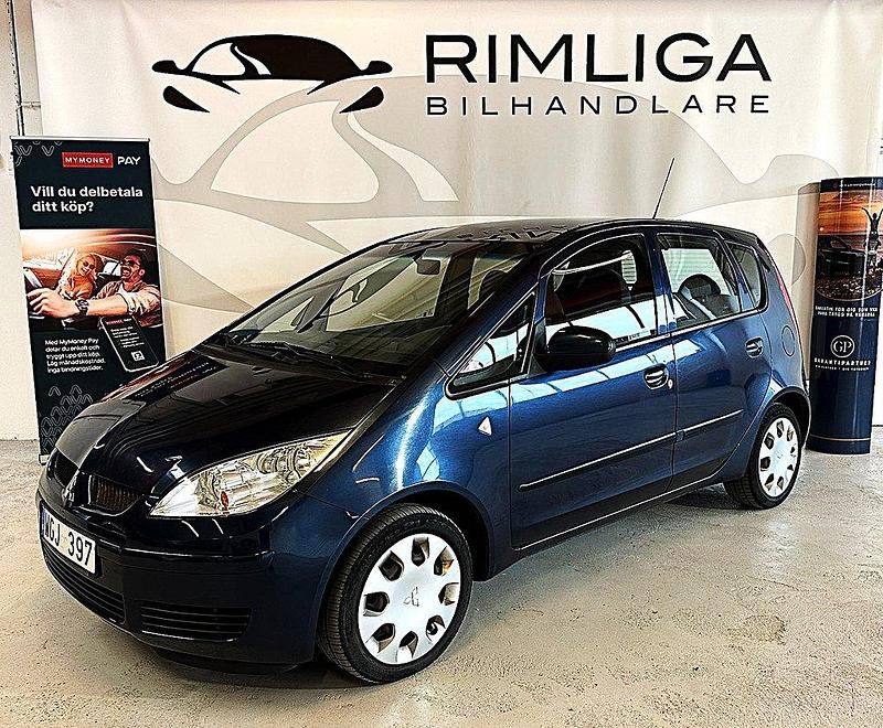 Blå Begagnad 2004 Mitsubishi Colt Halvkombi | 59 900 kr (Dyr) - Bild 1/4