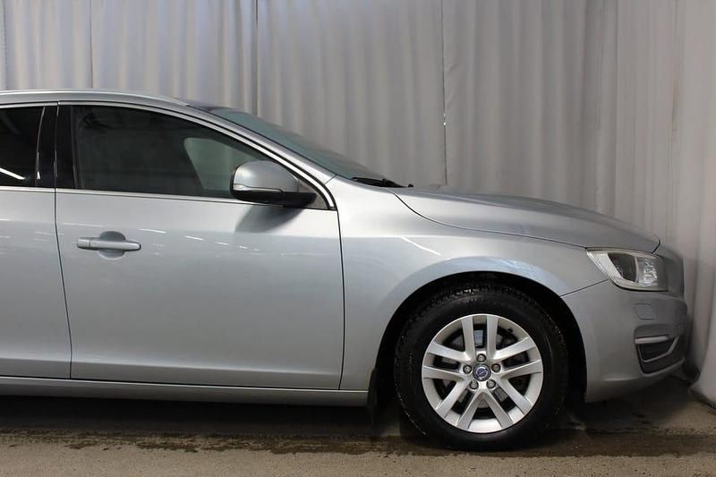 Begagnad Volvo V60 Summum 181 HK (133 kW) 2014 Silver Kombi