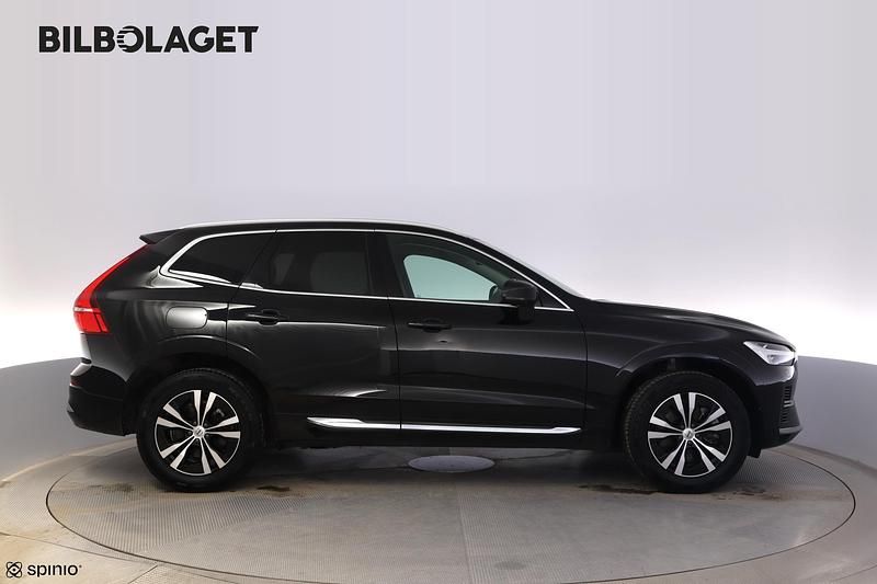 Begagnad Volvo XC60 Core 350 HK (257 kW) 2022 Svart SUV