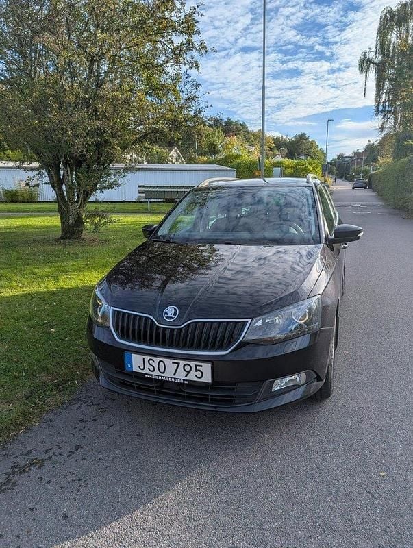 Svart Begagnad 2015 Skoda Fabia Elegance Kombi | 79 900 kr (Bra pris) - Bild 1/4