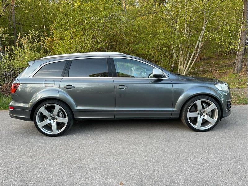 Grå Begagnad 2009 Audi Q7 SUV | 319 000 kr - Bild 1/4