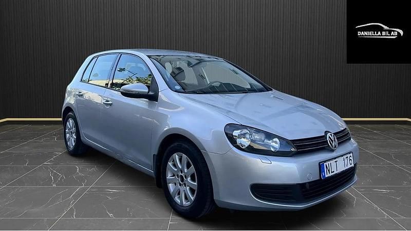 Silver Begagnad 2012 VW Golf VII Halvkombi | 79 900 kr (Marknadspris) - Bild 1/4