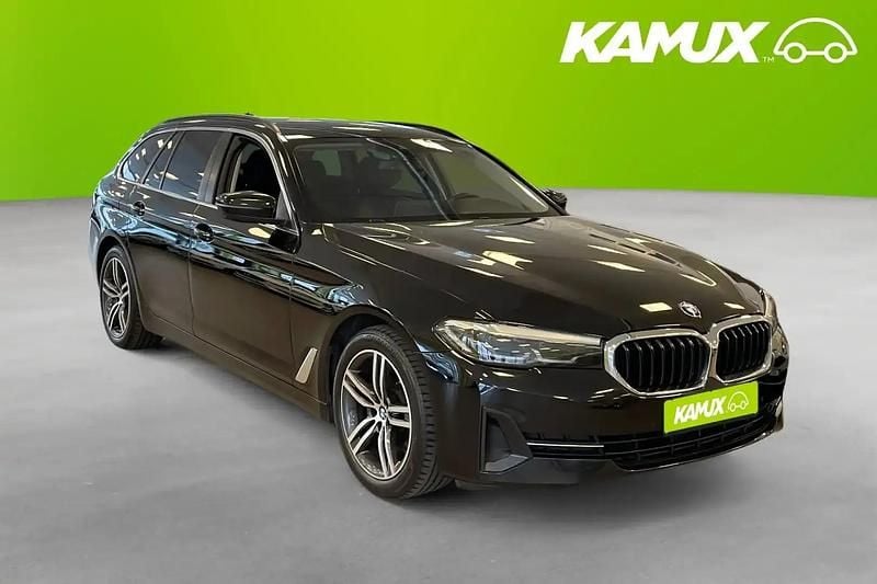 Svart Begagnad 2023 BMW 520 Kombi | 339 800 kr - Bild 1/4