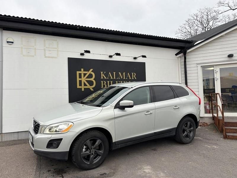 Vit Begagnad 2009 Volvo XC60 Summum SUV | 99 900 kr (Bra pris) - Bild 1/4