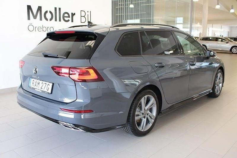 Begagnad VW Golf VIII R-line 150 HK (110 kW) 2023 Dolphin grey metallic