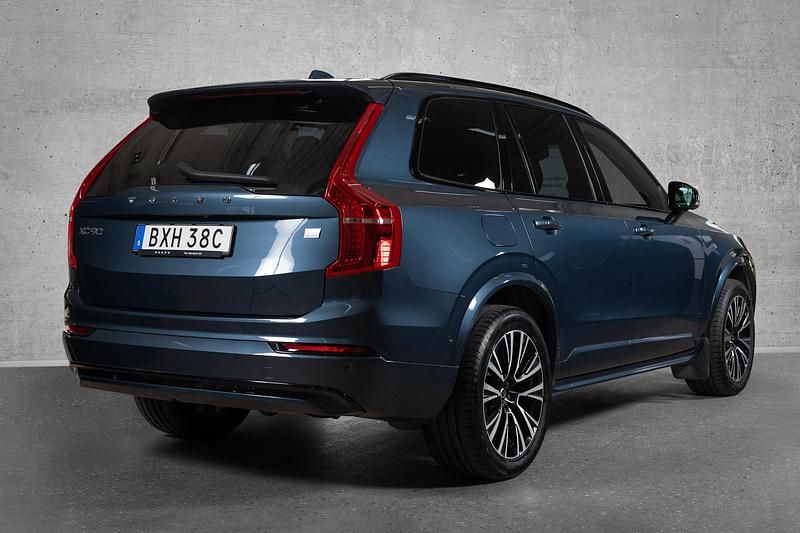 Begagnad Volvo XC90 Ultimate 463 HK (340 kW) 2023 Mörkblå (blå) SUV
