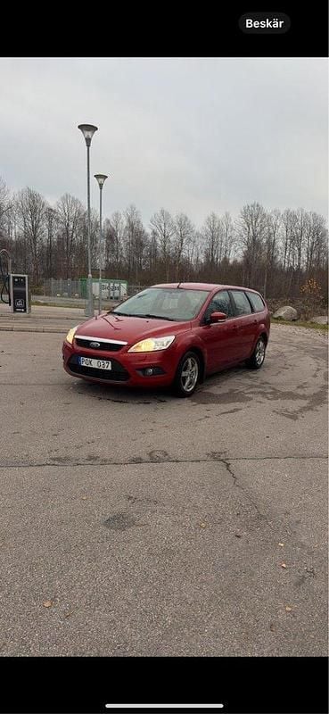 Orange Begagnad 2010 Ford Focus Platinum Kombi | 32 000 kr (Marknadspris) - Bild 1/4