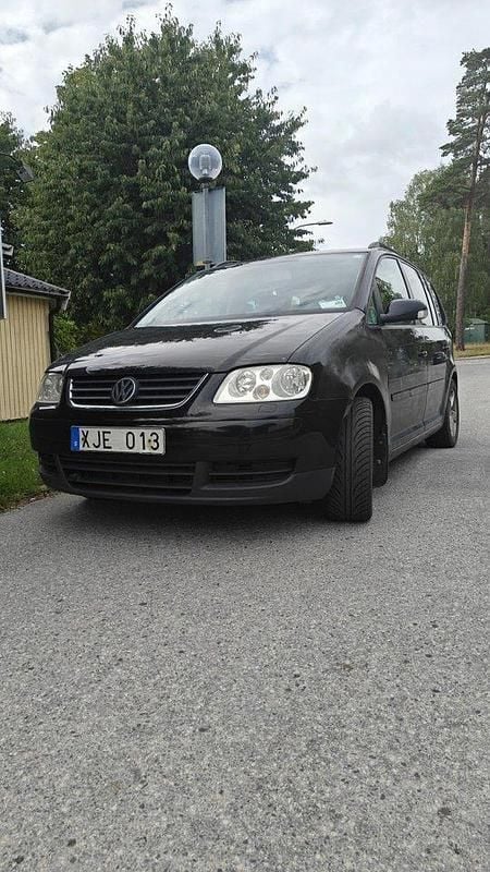 Svart Begagnad 2006 VW Touran Trendline Minibuss | 20 000 kr - Bild 1/4