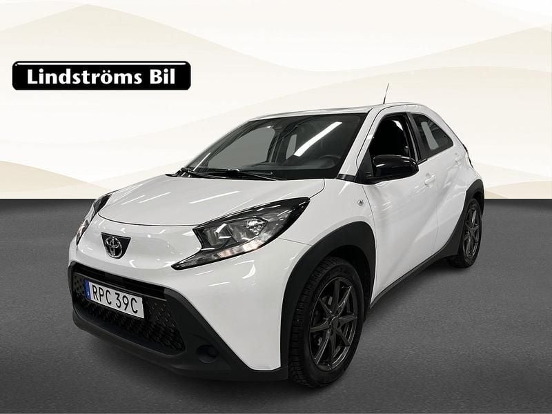 Begagnad Toyota Aygo X X-play 72 HK (52 kW) 2022 Vit SUV