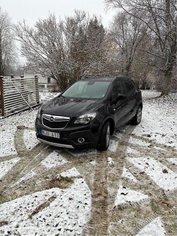 Svart Begagnad 2013 Opel Mokka SUV | 75 000 kr (Marknadspris) - Bild 1/4