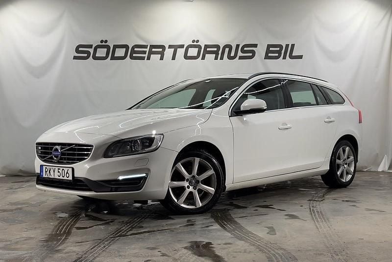 Begagnad Volvo V60 Standard 150 HK (110 kW) 2017 Vit Kombi