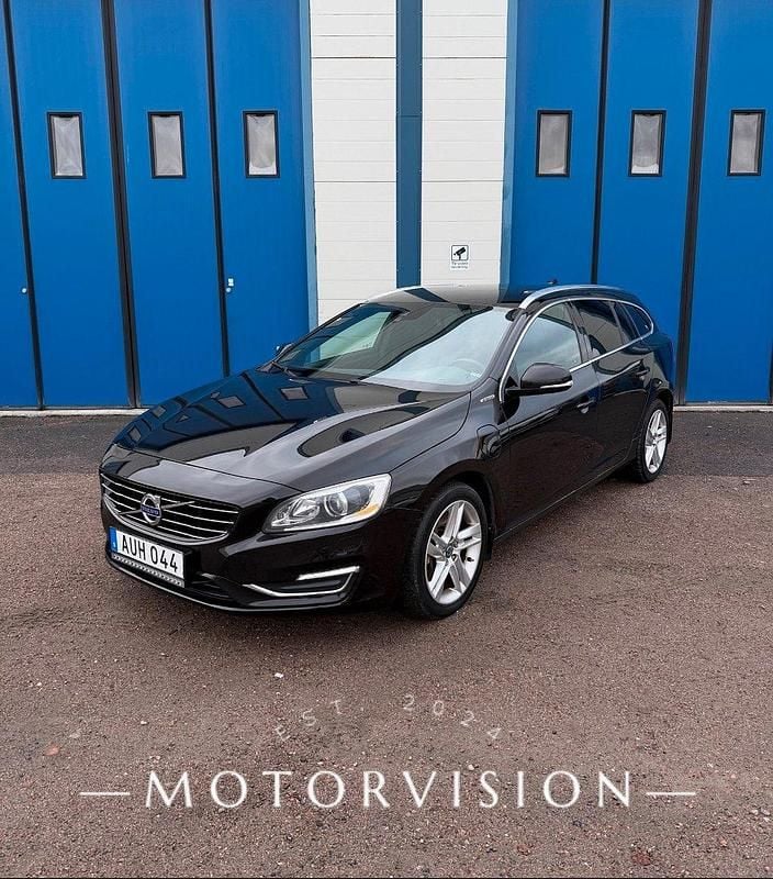 Svart Begagnad 2014 Volvo V60 Summum Kombi | 129 000 kr (Marknadspris) - Bild 1/4