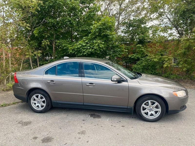 Grå (gråmetallick ) Begagnad 2008 Volvo S80 Kinetic Sedan | 59 900 kr (Marknadspris) - Bild 1/4