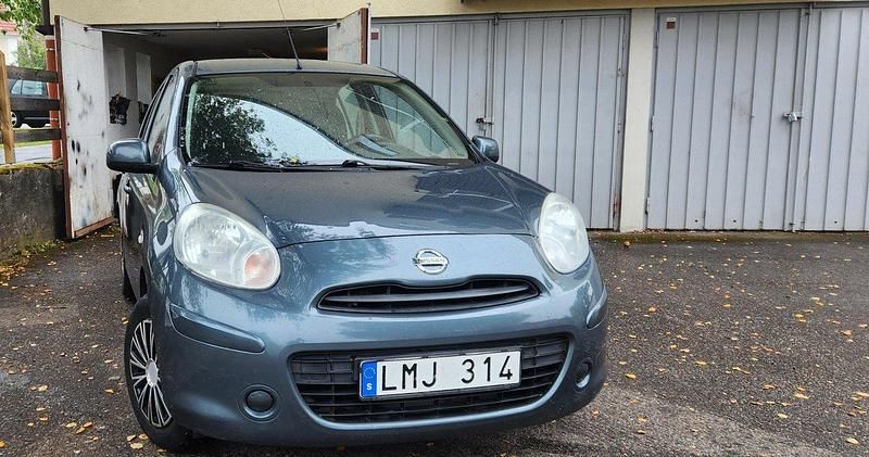 Grå Begagnad 2012 Nissan Micra Halvkombi | 50 000 kr (Marknadspris) - Bild 1/4