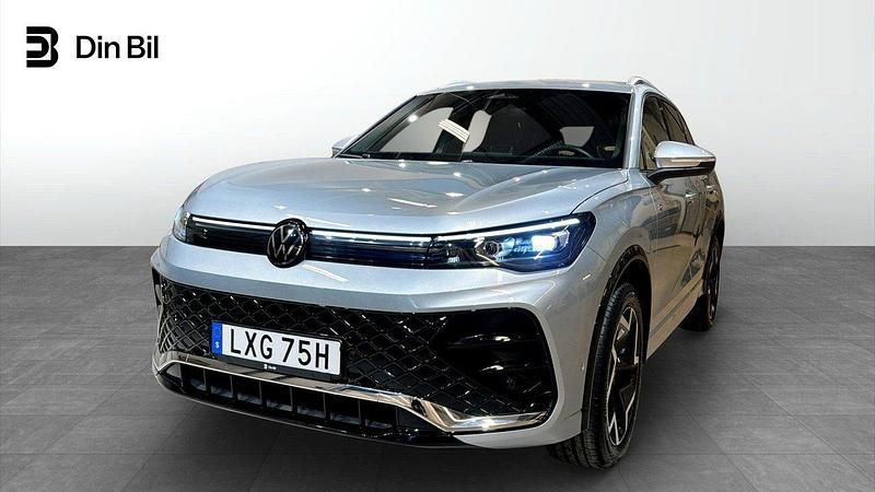 Silver Begagnad 2025 VW Tiguan R-line SUV | 499 900 kr (Lite dyr) - Bild 1/4