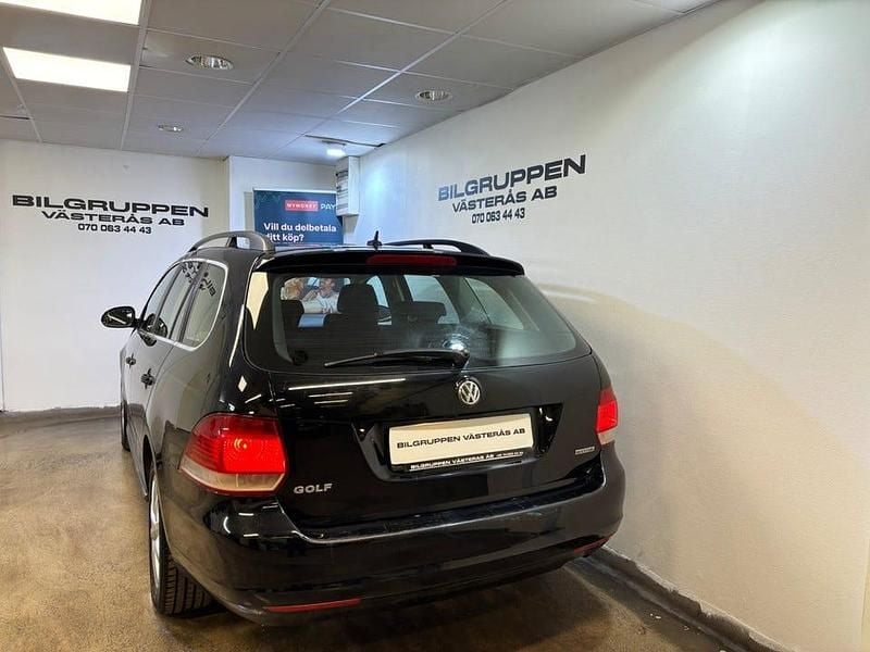 Begagnad VW Golf VI 102 HK (75 kW) 2011 Svart Halvkombi
