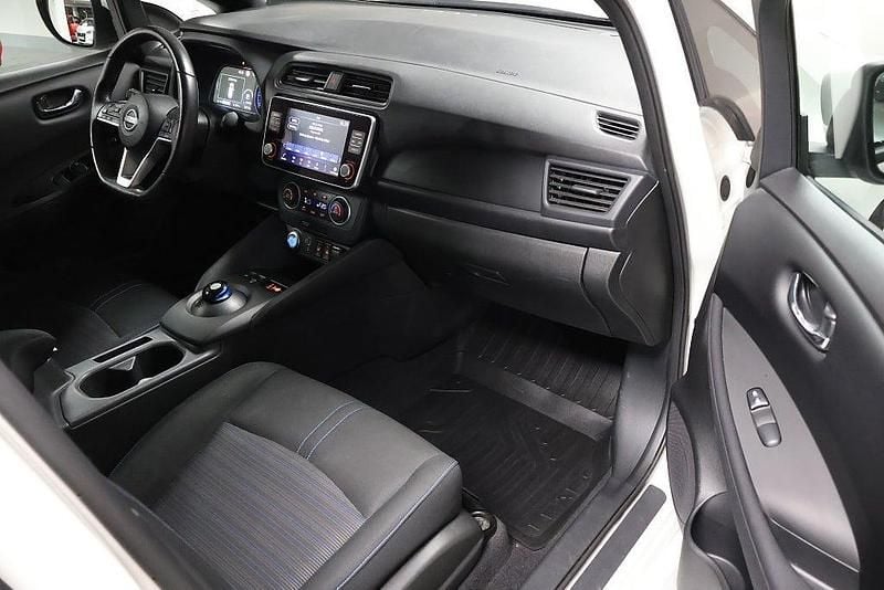 Begagnad Nissan Leaf Acenta 110 kW (150 HK) 2022 Vit Halvkombi