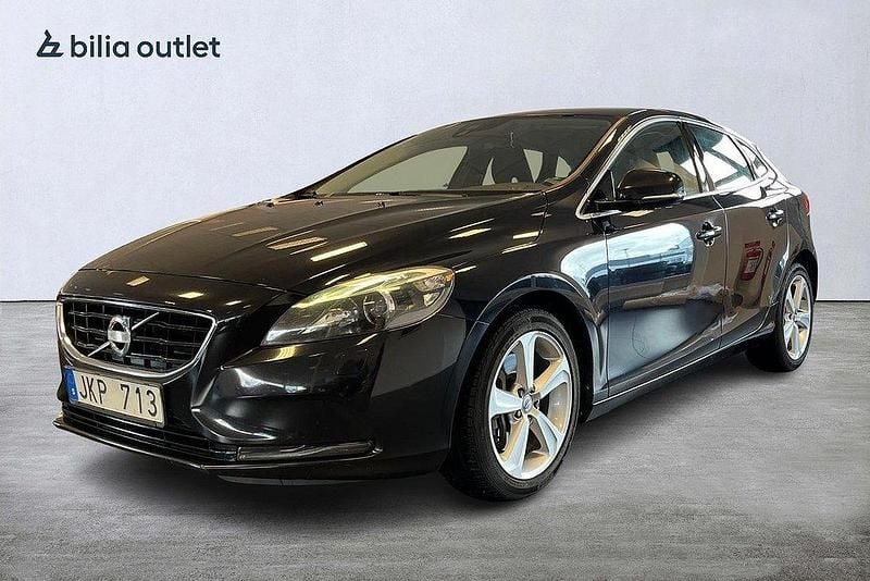 Svart Begagnad 2013 Volvo V40 Momentum Kombi | 109 900 kr (Marknadspris) - Bild 1/2