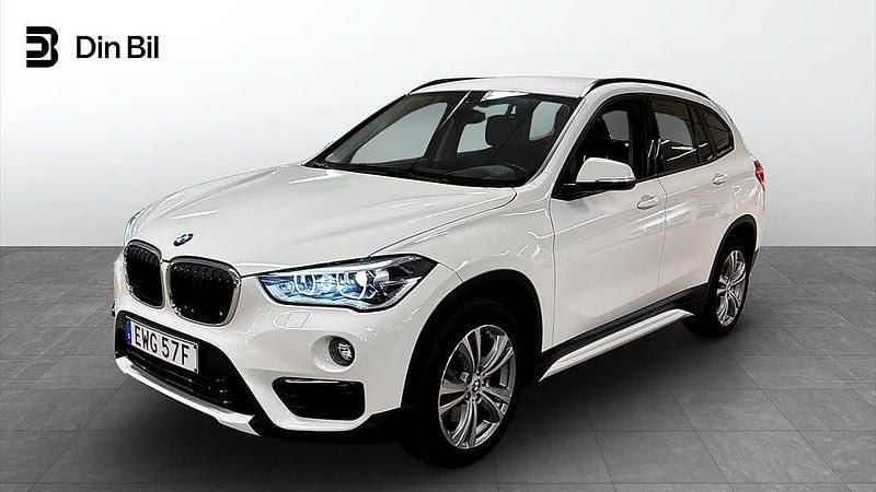 Vit Begagnad 2019 BMW X1 Sport Line SUV | 229 900 kr (Bra pris) - Bild 1/4