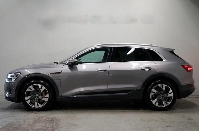 Begagnad Audi e-tron 300 kW (408 HK) 2021 SUV