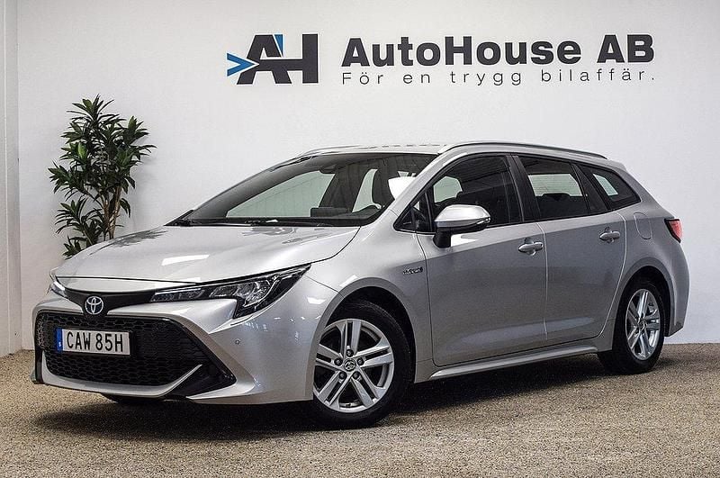 Silver Begagnad 2020 Toyota Corolla Active Kombi | 244 000 kr (Marknadspris) - Bild 1/4