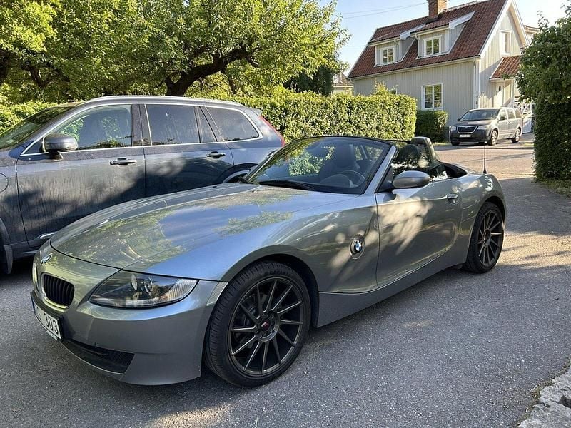 Grå Begagnad 2006 BMW Z4 Cab | 120 000 kr (Superpris) - Bild 1/4