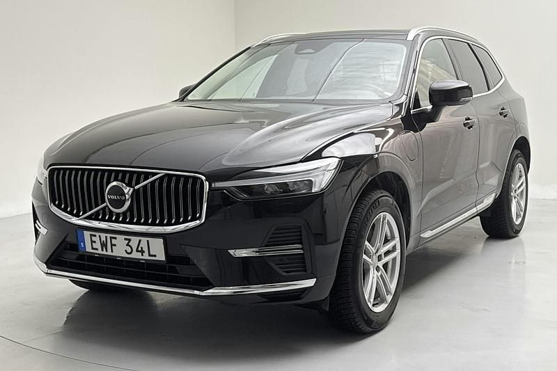 Svart Begagnad 2023 Volvo XC60 Plus SUV | 434 900 kr (Marknadspris) - Bild 1/4