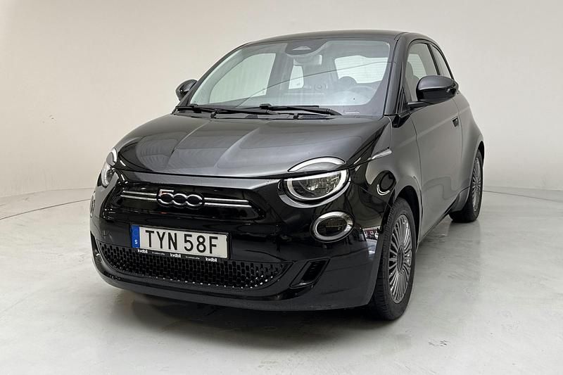 Svart Begagnad 2022 Fiat 500e | 169 000 kr - Bild 1/4
