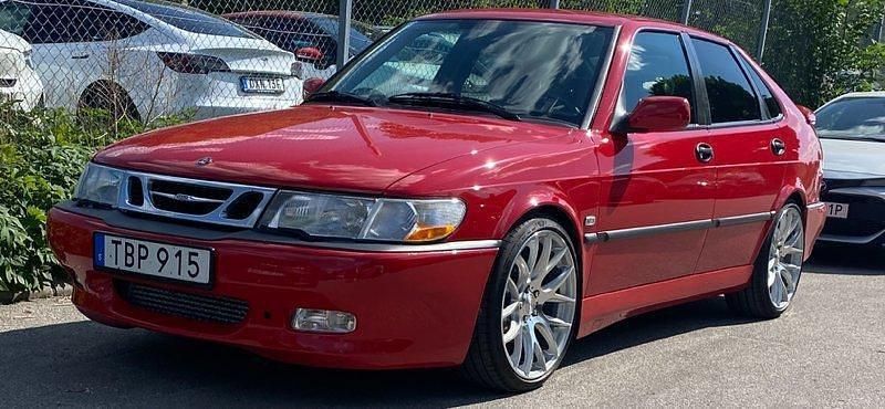 Röd Begagnad 2002 Saab 9-3 Aero Halvkombi | 85 000 kr - Bild 1/4
