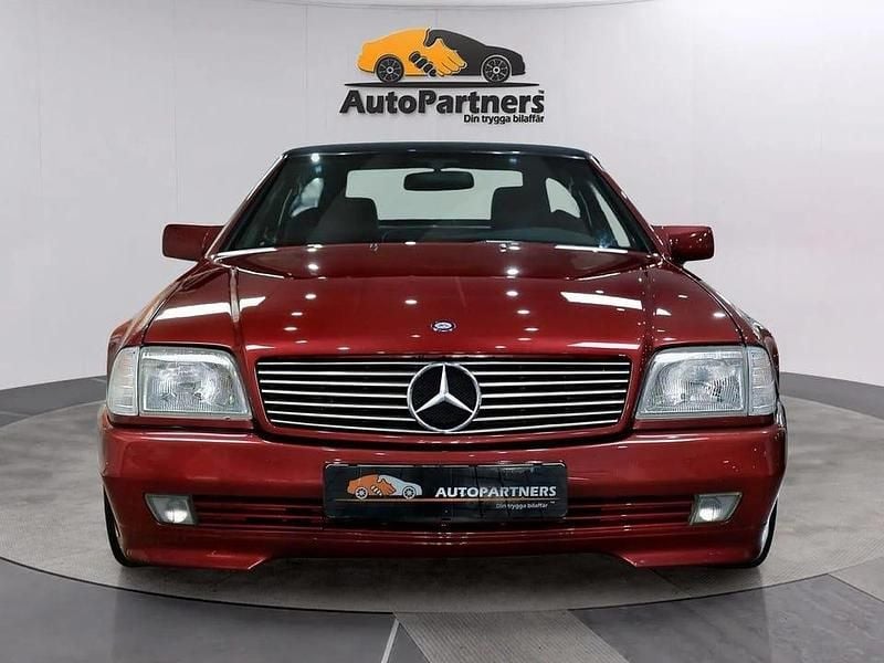 Begagnad Mercedes SL320 231 HK (169 kW) 1993 Mörkröd Cab