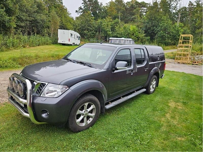 Grå Begagnad 2011 Nissan Navara Pickup | 95 000 kr (Marknadspris) - Bild 1/3