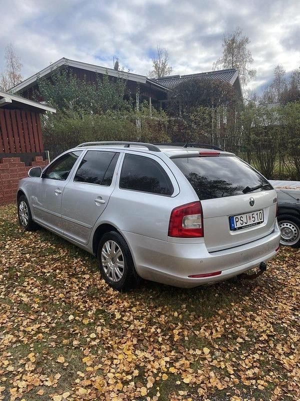 Begagnad 2010 Skoda Octavia Ambiente Kombi | 35 000 kr (Bra pris) - Bild 1/2