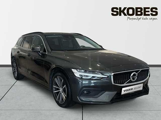 Mörkgrå (grå) Begagnad 2022 Volvo V60 Pro Kombi | 279 900 kr (Marknadspris) - Bild 1/3