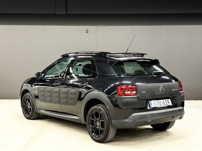 Begagnad Citroën C4 Cactus PureTech 82 HK (60 kW) 2015 Svart metallic Halvkombi