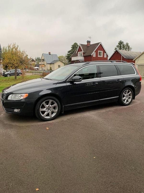 Grå Begagnad 2014 Volvo V70 Momentum Kombi | 110 000 kr (Bra pris) - Bild 1/1