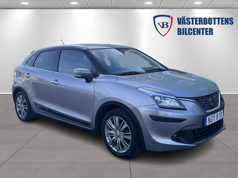 Ljusgrå (silver) Begagnad 2016 Suzuki Baleno Halvkombi | 79 900 kr - Bild 1/4