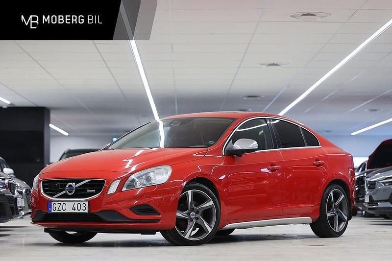 Röd Begagnad 2010 Volvo S60 R-Design Sedan | 109 900 kr (Lite dyr) - Bild 1/3
