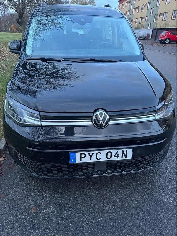 Svart Begagnad 2022 VW Caddy Maxi Life Minibuss | 213 500 kr - Bild 1/4