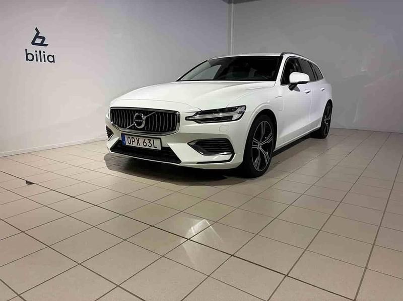 Vit Begagnad 2022 Volvo V60 Kombi | 294 800 kr (Bra pris) - Bild 1/1